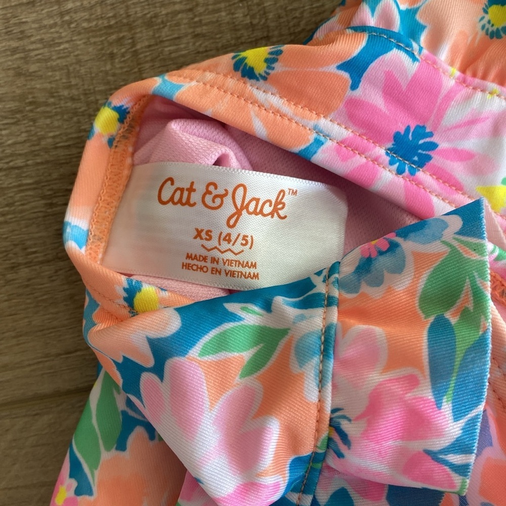 Cat & Jack floral swimsuit - Picture 3 of 3